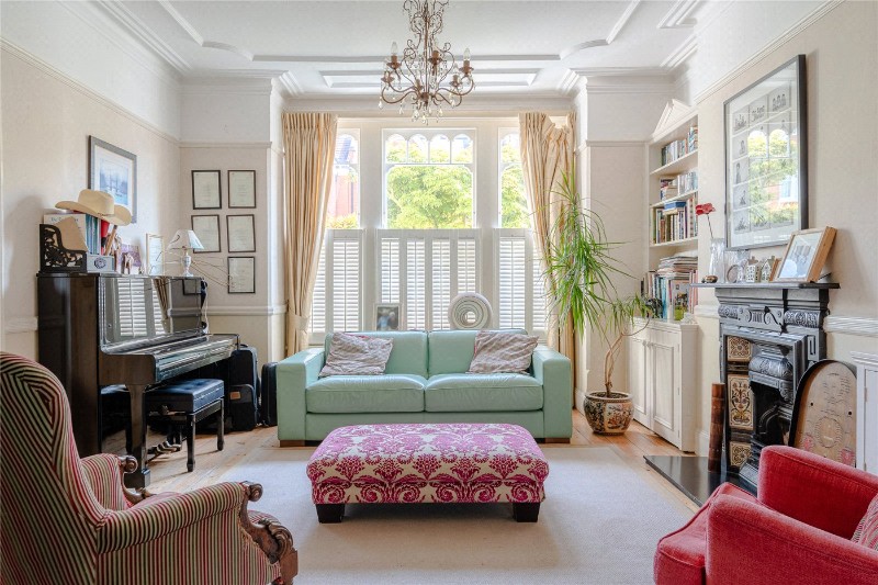 Holmdene Avenue, London, SE24